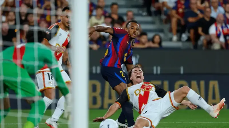 Chelsea y Bayern, atentos a Koundé para enero