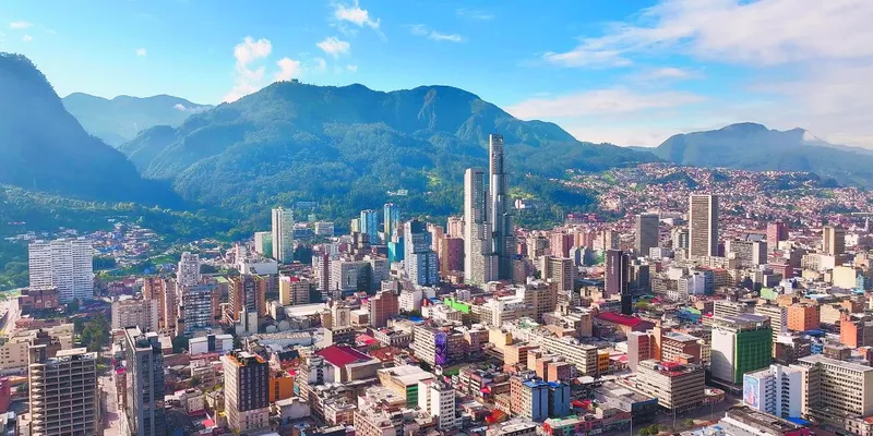 Persiste preocupación fiscal en Colombia rumbo a relevo de Petro