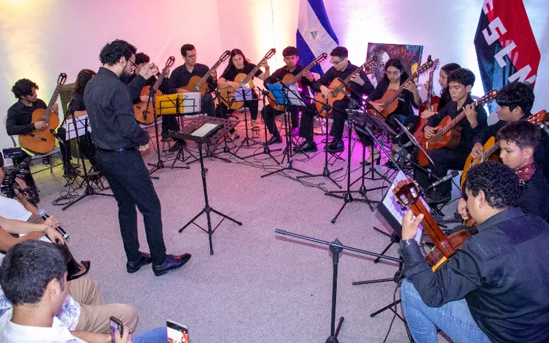 Estudiantes de la Casa de Cultura y Creatividad Camilo Zapata brindan concierto didáctico de guitarra