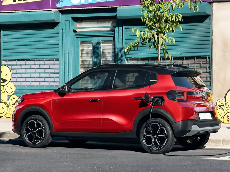 Un coche para cada necesidad: así resuelve el Citroën C3 la duda entre eléctrico e híbrido