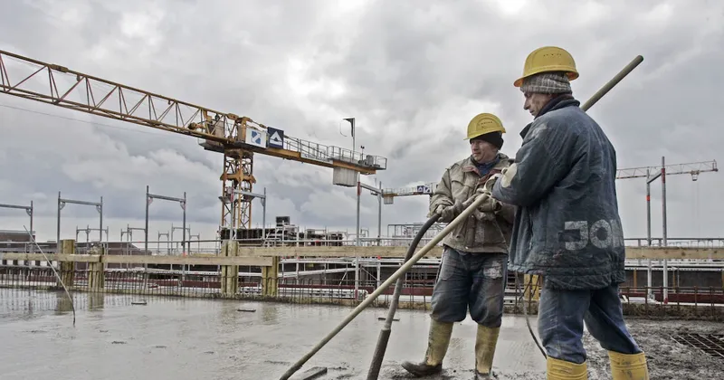 Freno a la actividad: la industria y la construcción cae en abril, según el Indec