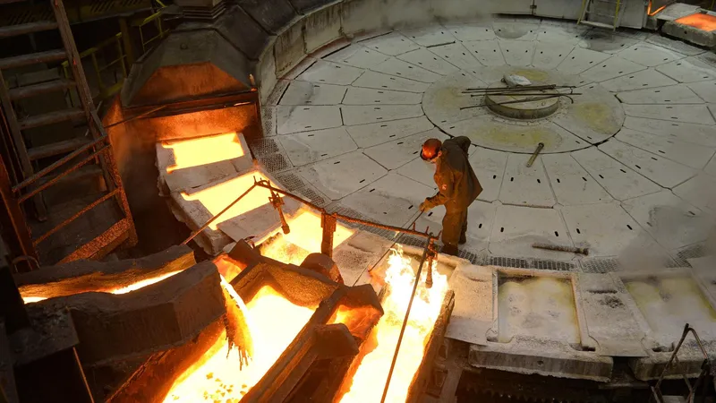 Tensiones en el estrecho de Ormuz repercuten en la producción de cobre, alertan expertos