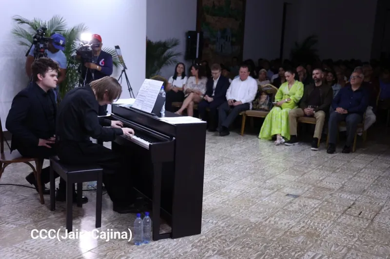 Artistas rusos realizan concierto en Granada