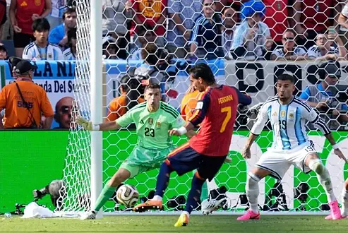 Con gol de Ferran, España impone su juego y se proclama campeona del mundo