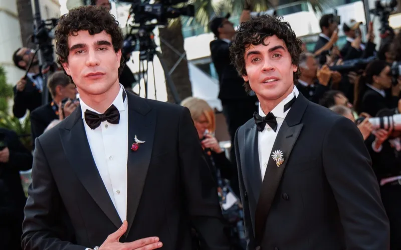 Javier Calvo y Javier Ambrossi ganan el Premio del Festival de Cannes 2026 al mejor director por 'La bola negra'