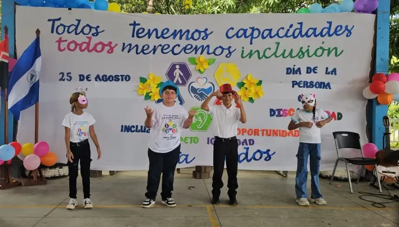 Conmemoran Día de Personas con Discapacidad en escuela Melania Morales