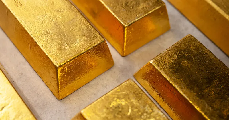 Oro cae y pone a prueba los US$4.000 por onza antes de la decisión de tasas de la Fed