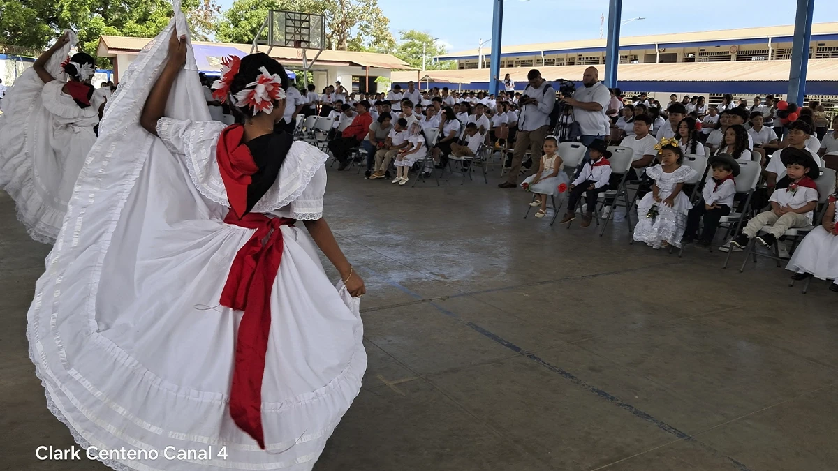 Estudiantes conmemoran el 131 aniversario del natalicio del General Sandino en Managua