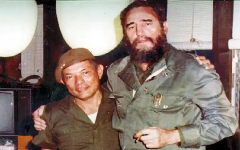 Homenaje a Fidel y Tomás