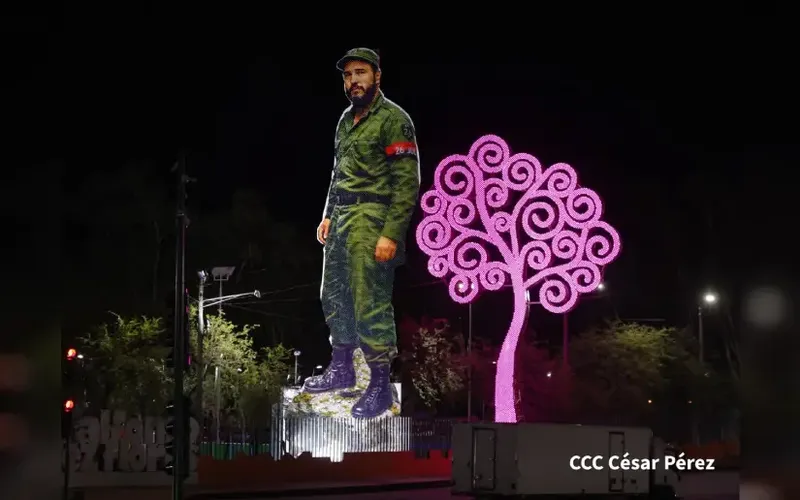 Iluminan escultura del Comandante Fidel Castro Ruz en Managua, Nicaragua