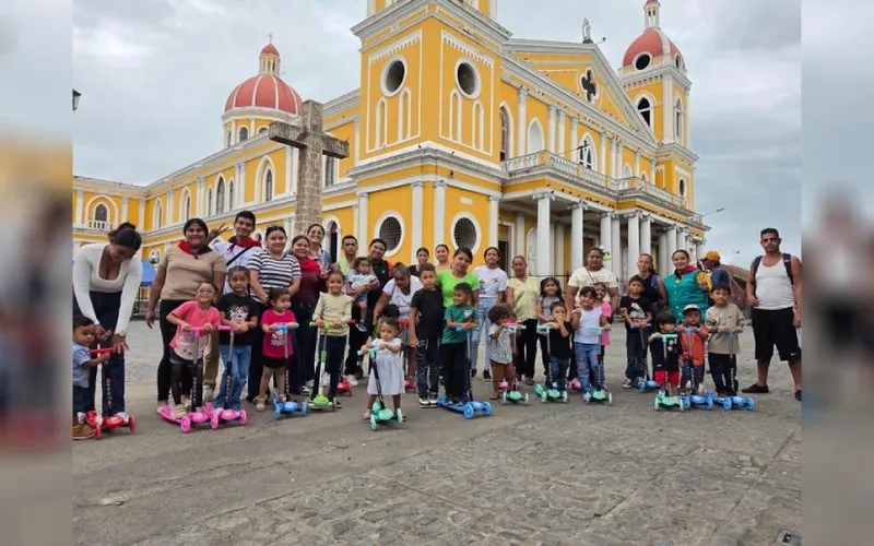 Galería fotográfica: Entrega de patinetas y patines a niños y niñas de todo el país