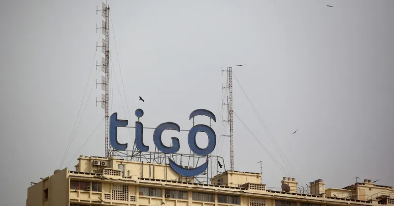 ¿Quiénes son los dueños de Tigo y de qué país es el operador que tomará los clientes de Movistar y Tuenti en Ecuador?