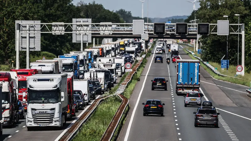 El combustible caro lleva a los neerlandeses a abastecerse en países vecinos