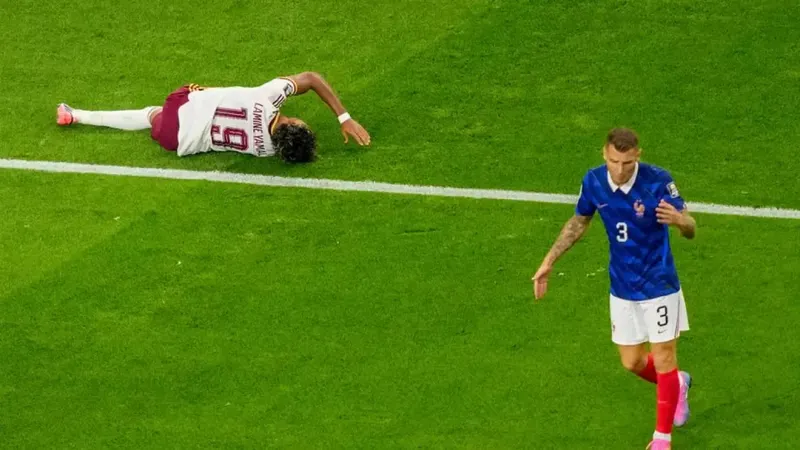 Lamine Yamal fuerza el penalti con el que Oyarzabal adelantó a España