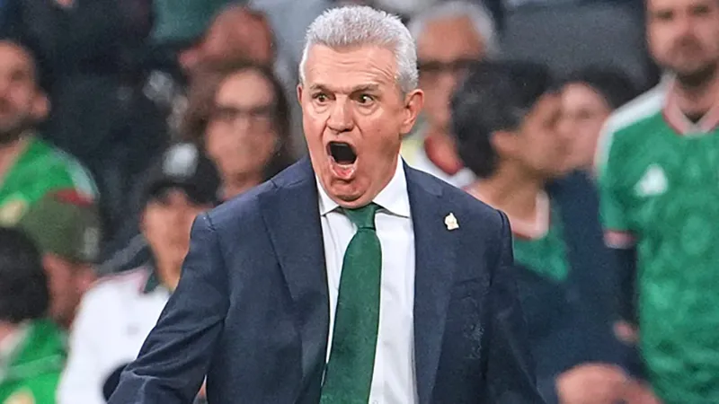 Valencia ya espera a Javier Aguirre, el experto en manejo de crisis