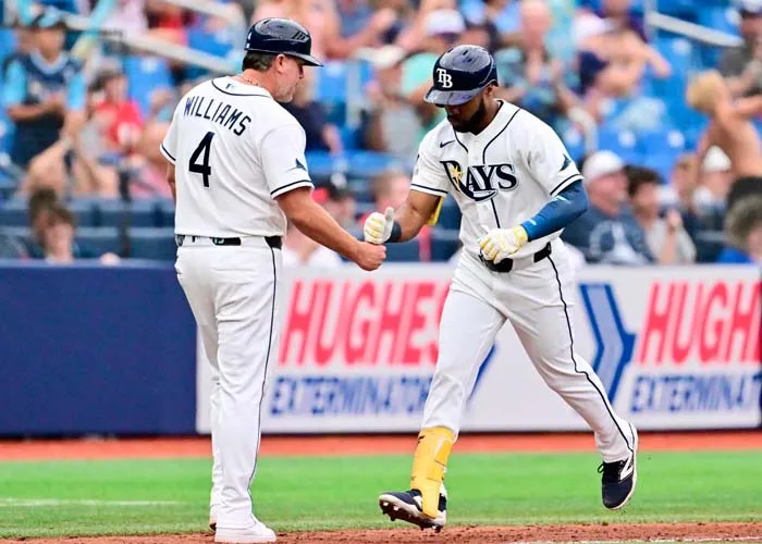Jonrón de Mullins en la 8VA entrada impulsa a Rays sobre Rangers