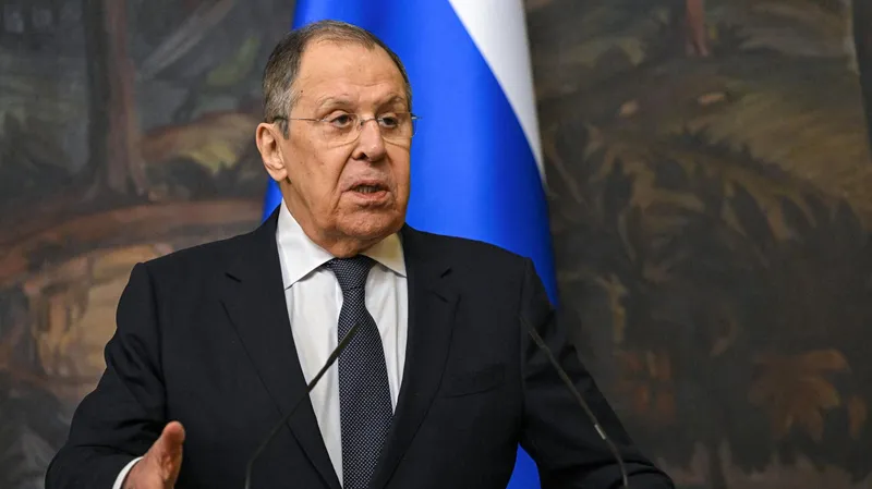 Rusia no suspenderá su operación militar en Ucrania para mantener negociaciones, declara el canciller ruso | Video