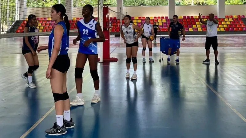Más de 900 atletas compiten en el Campeonato de Voleibol Sala