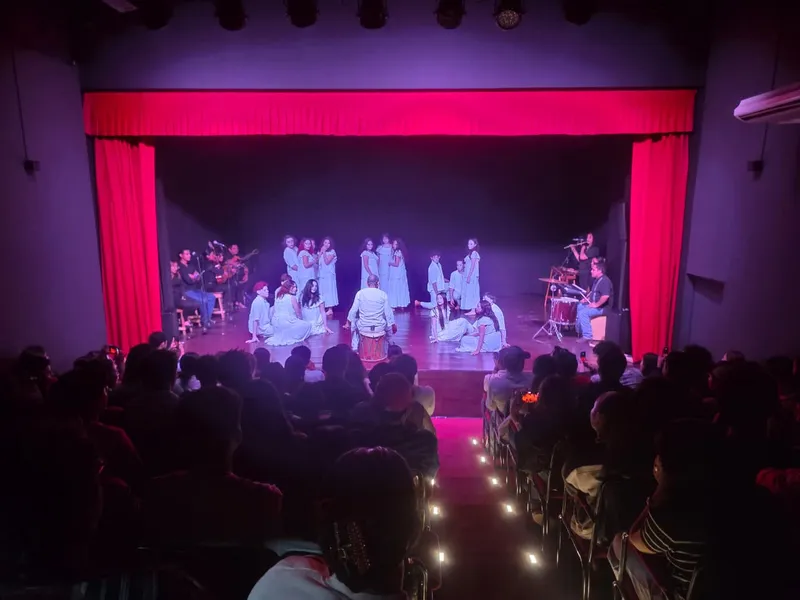 “Como los Santos” lleva la poesía de Leonel Rugama al escenario con talento universitario