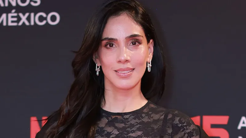 Sandra Echeverría pone un alto a un agresor digital: ‘Es gente deprimida, enojada, muy frustrada’