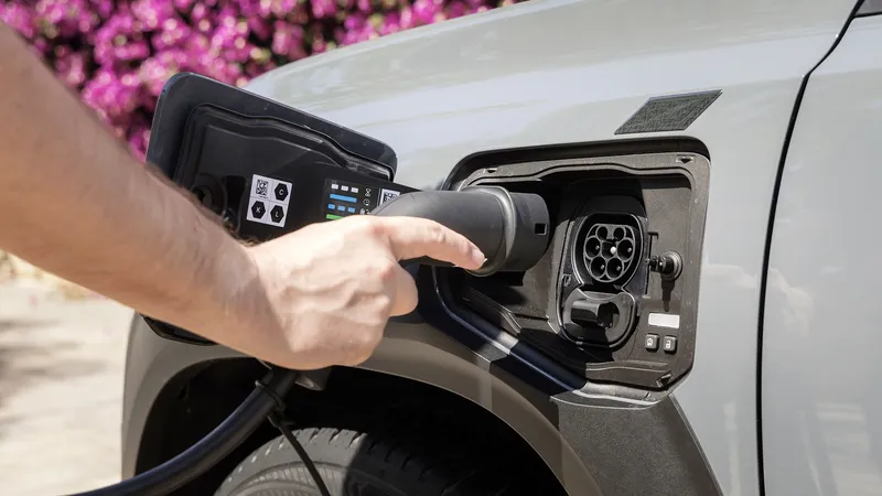 Baten récords en 50 países con 9 millones de entregas en 6 meses: los coches eléctricos se venden ‘como churros’