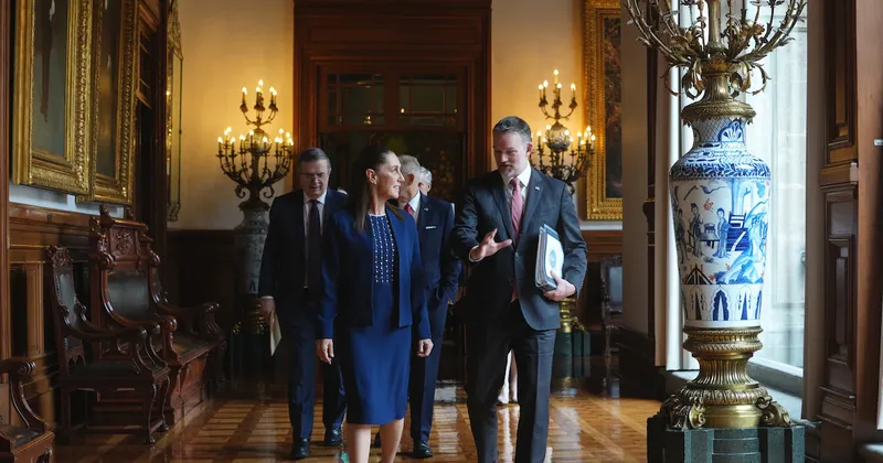 Sheinbaum dice que avanzan acuerdos con EE.UU. tras reunión con Greer sobre revisión del T-MEC
