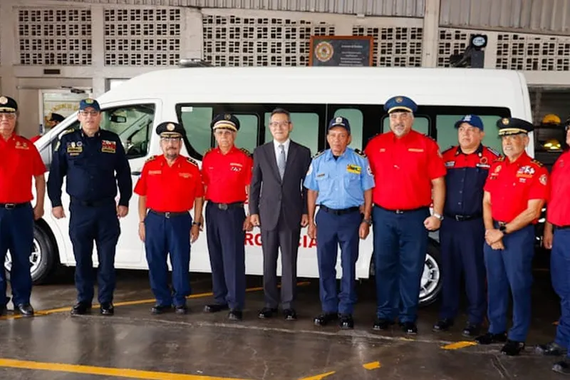 Bomberos de Managua reciben ambulancia donada por Japón