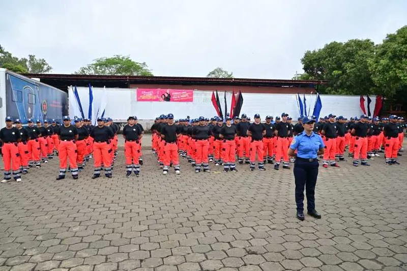 175 efectivos inician curso operativo en la Escuela Nacional de Bomberos