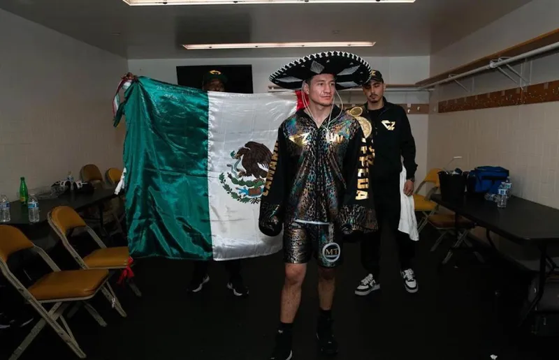 William Zepeda campeón ligero del CMB tras vencer a Lamont Roach Jr.