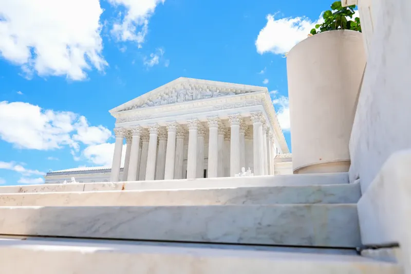 Corte Suprema frena a Trump y mantiene la ciudadanía por nacimiento en EE.UU.