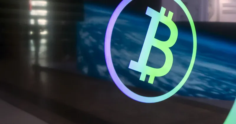 Bitcoin enfrenta volatilidad mientras se deshacen las apuestas especulativas