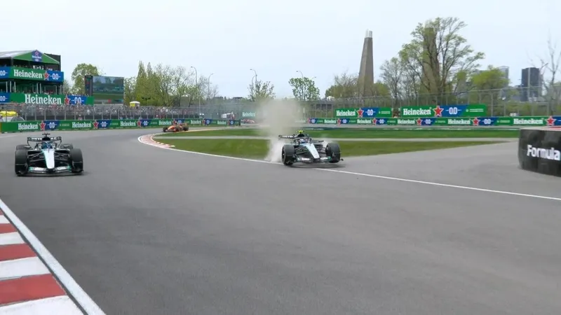 Guerra interna en Mercedes: polémica victoria de Russell al sprint tras un toque con monumental enfadado de Kimi
