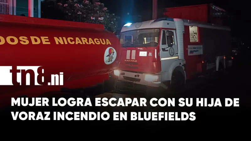 Mujer y su pequeña hija logran escapar de voraz incendio en Bluefields