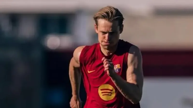 Frenkie de Jong vuelve al grupo y acerca su regreso