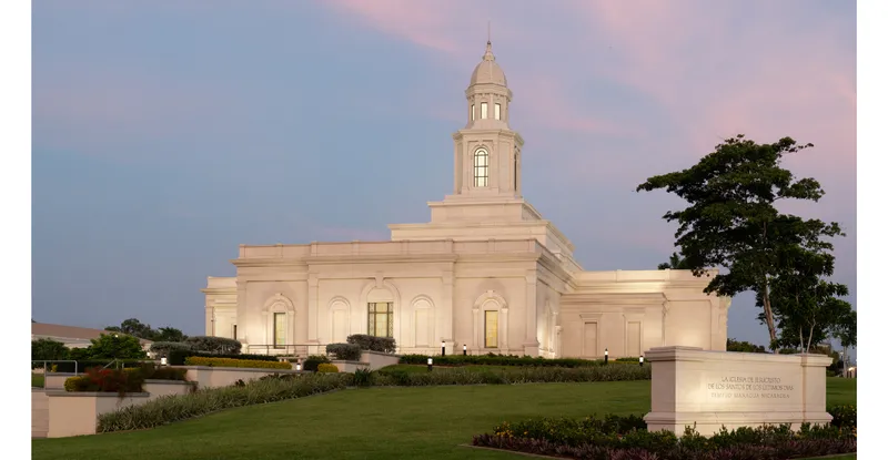 Instituciones del GRUN visitan el nuevo templo en Managua