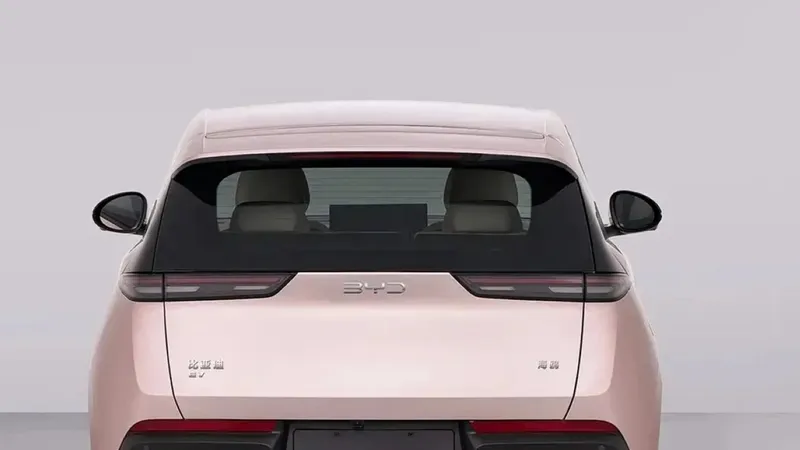 Importante renovación para el coche eléctrico más vendido de BYD en Europa: más largo y con 130 caballos