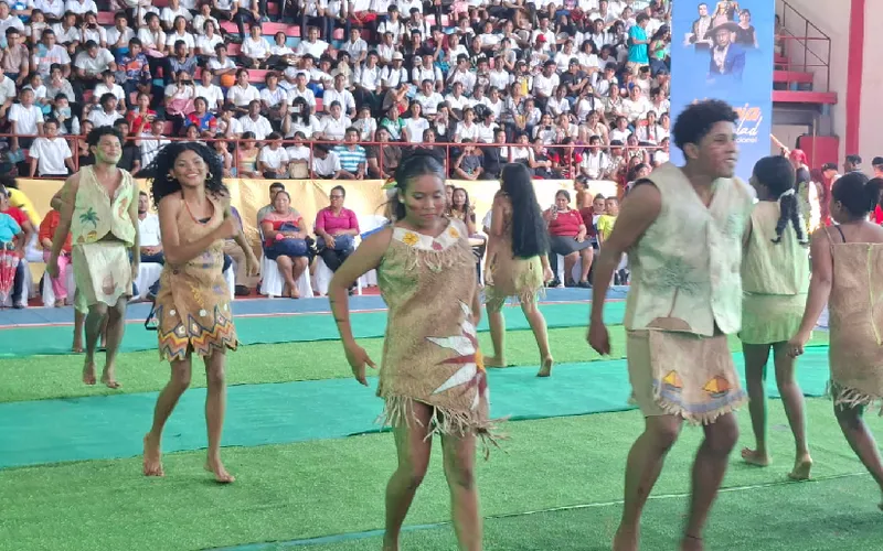 Más de 280 estudiantes celebran raíces ancestrales en gala artística en Bilwi