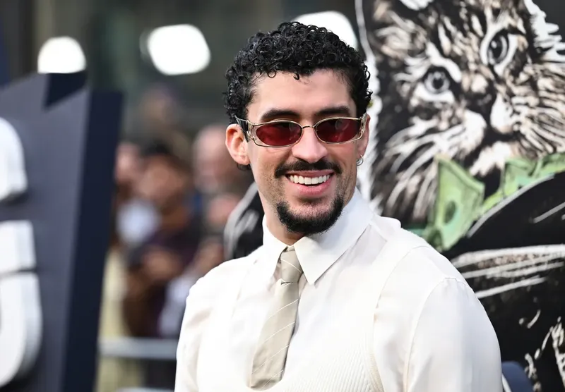 Bad Bunny tuvo un breve encuentro con el papa en Madrid