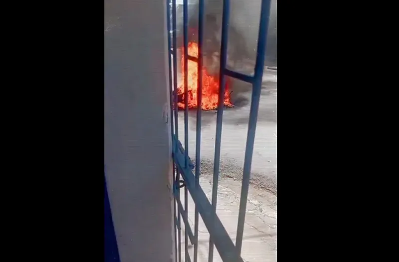 Colisión contra taxi provoca incendio de moto en Jinotepe