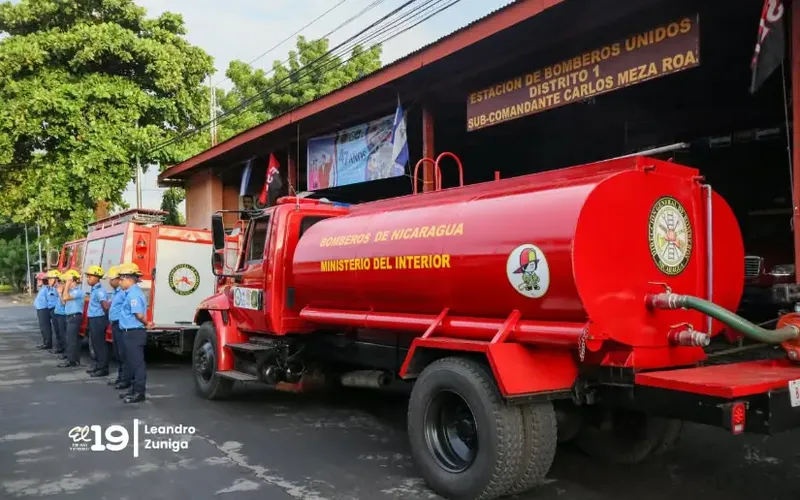 Desplazan dos camiones de bomberos hacia Cosigüina-Chinandega