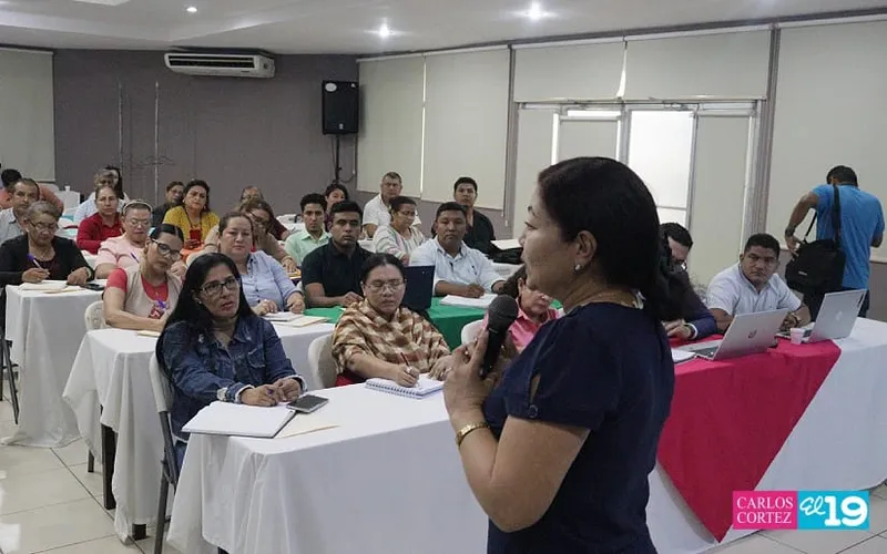 Inicia capacitación a docentes de educación de jóvenes y adultos