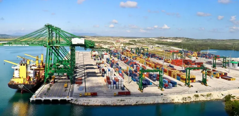 Controlan incendio de pequeña magnitud en terminal de contenedores de Mariel