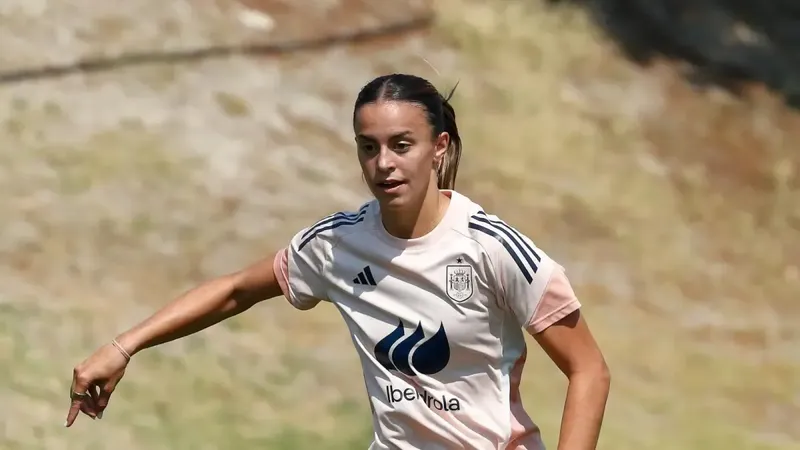 Clara Serrajordi se lesiona con la selección y vuelve a Barcelona