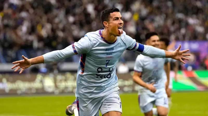 Cristiano Ronaldo anota un polémico gol que lo acerca las 1,000 anotaciones