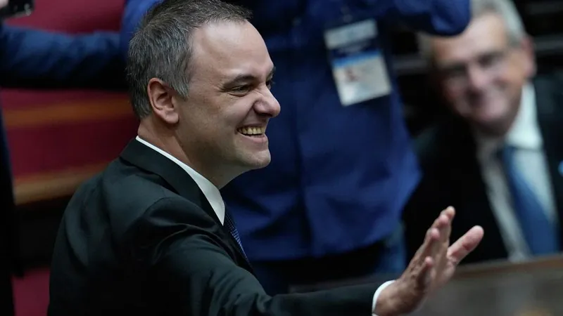 "Situación insostenible": Milei cambia a su ministro más importante tras denuncias de corrupción