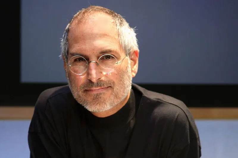 "Cambió mi vida para siempre". Ya son 15 años sin Steve Jobs: Tim Cook y John Ternus le rinden homenaje