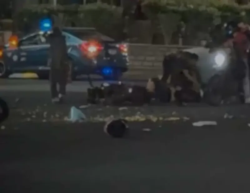 Dos motociclistas lesionados tras choque en Plaza Las Victorias, Managua
