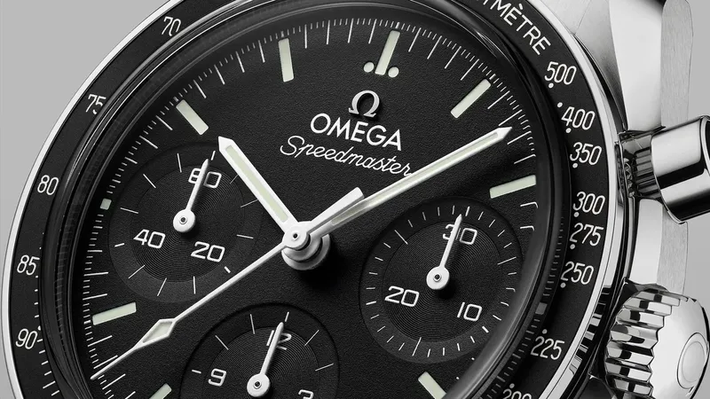 Omega lanza un “mini Moonwatch”: así es el nuevo Speedmaster de 38 mm