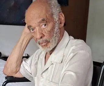 Cra. Rosario envía saludo y abrazo al poeta David Mcfield