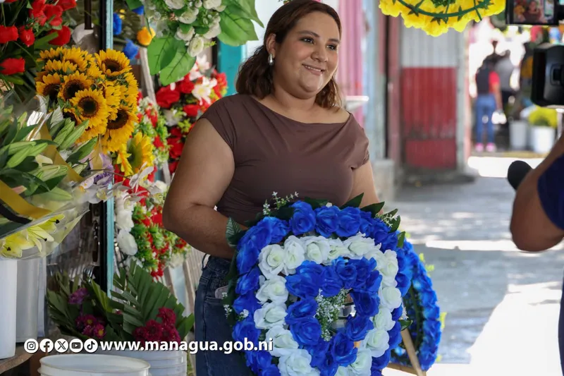 Managua: comercio activo y abastecido en el cementerio periférico